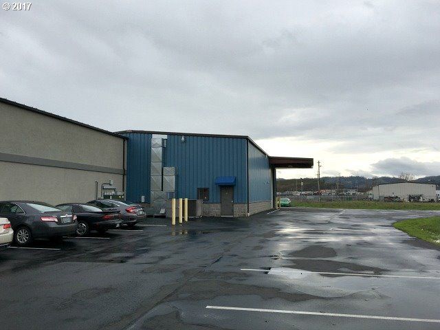 329 E Happy Valley Rd, Roseburg, OR 97471